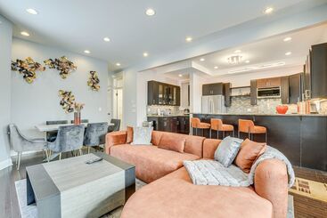 Spacious Condo W/ Deck ~ 3 Mi To Downtown Chicago!