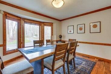 بيت ريفى Spacious Fort Wayne Home W/ Hot Tub + Sauna!