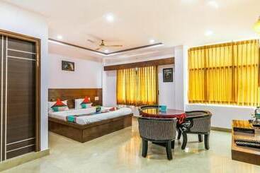 Yashaswi Comforts By Yuvrajgroupofhotels