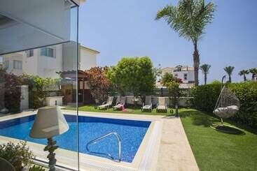 Villa Atlantis In Ayia Napa
