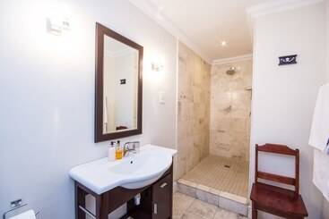تختخواب و صبحانه Albarosa Guesthouse