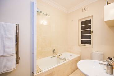 تختخواب و صبحانه Albarosa Guesthouse