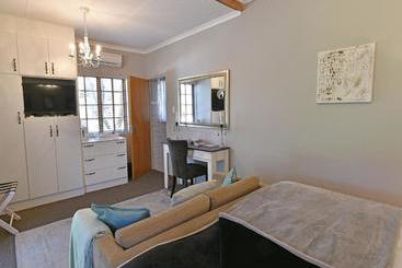 تختخواب و صبحانه Bloemstantia Guest House