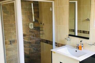 تختخواب و صبحانه Buxton Lodge Guesthouse