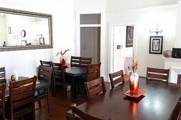 住宿加早餐  New England Guest House By Ilawu