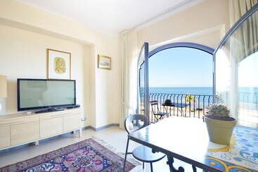 住宿加早餐  Mar Dei Poeti   Luxury Suites