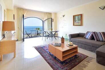 مبيت وإفطار Mar Dei Poeti   Luxury Suites