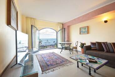 住宿加早餐  Mar Dei Poeti   Luxury Suites