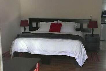 مسافرخانه The Place Guest House