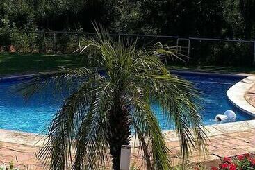 مسافرخانه The Place Guest House