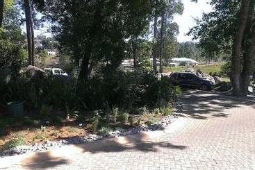 مسافرخانه The Place Guest House