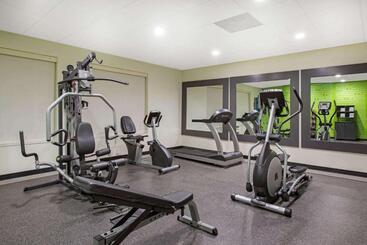 هتل La Quinta By Wyndham Lake Charles   Westlake