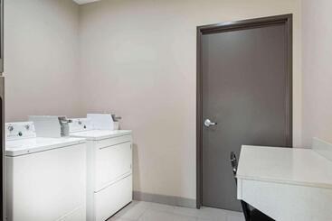 هتل La Quinta By Wyndham Lake Charles Westlake