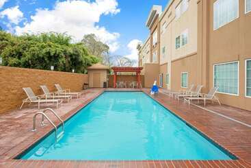 هتل La Quinta By Wyndham Lake Charles   Westlake