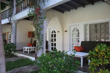 호텔 Lily Palm Resort
