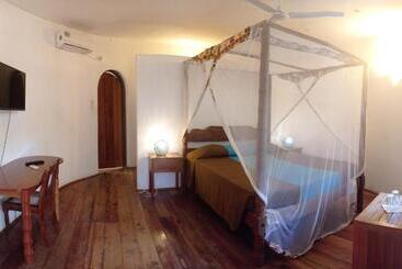 호텔 Lily Palm Resort