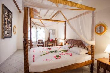 호텔 Lily Palm Resort