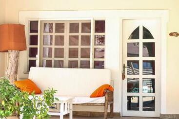 호텔 Lily Palm Resort