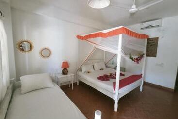 호텔 Lily Palm Resort