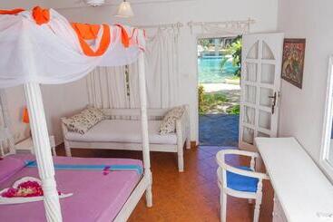 호텔 Lily Palm Resort