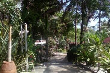 호텔 Lily Palm Resort