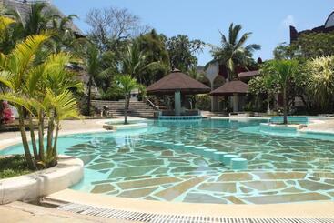 호텔 Lily Palm Resort
