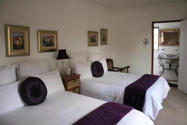 پانسیون J'cups Guest House