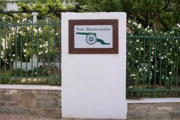 ペンション The Barracks