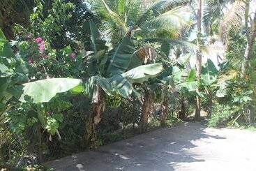Shalini Garden Hotel & Apartments