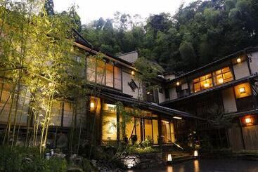 ریوکان Yuraku Kinosaki Spa & Gardens