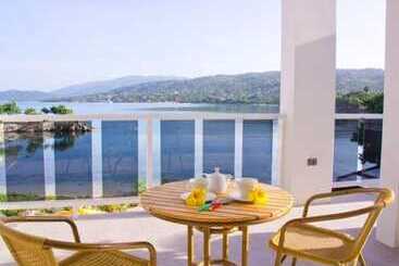 تختخواب و صبحانه Rafjam West