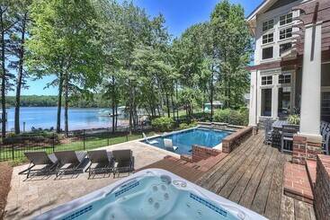 コテージ Boathouse Cove By Avantstay Pool + Swim Dock Hot Tub