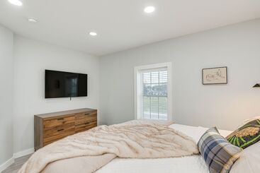 Bright & Modern Home: 2 Mi To Presque Isle Airport
