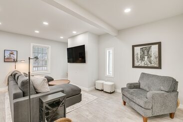 Bright & Modern Home: 2 Mi To Presque Isle Airport
