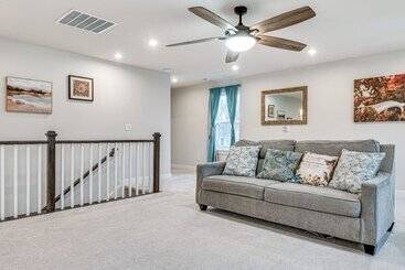 Bright Plainfield Home ~ 14 Mi To Indianapolis!