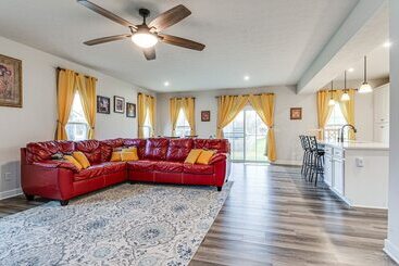 Bright Plainfield Home ~ 14 Mi To Indianapolis!