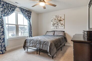 Bright Plainfield Home ~ 14 Mi To Indianapolis!