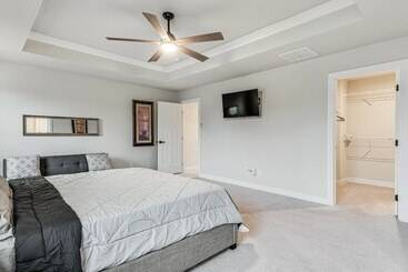 Bright Plainfield Home ~ 14 Mi To Indianapolis!