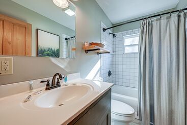 קוטג'' Bryson City Cabin: Deck & Mountain View Hot Tub