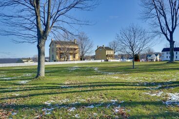 Central Lake Ontario Apartment, Walk To Town!