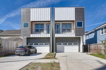 Centrally Located Home ~ 1 Mi To Toyota Center!