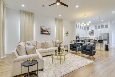 Centrally Located Home ~ 1 Mi To Toyota Center!