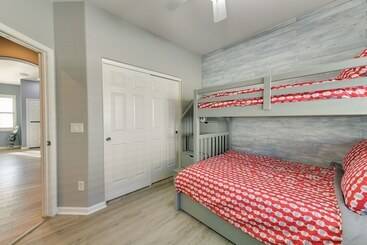 Charming Gilbert Home W/ Patio & Putting Green!