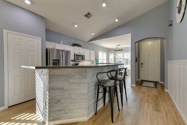 Charming Gilbert Home W/ Patio & Putting Green!