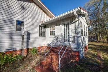 Charming Natchez Cottage W/ Sunroom!