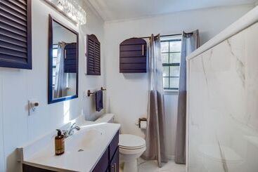 Charming Natchez Cottage W/ Sunroom!