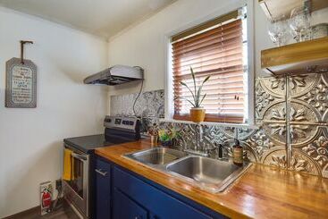 Charming Natchez Cottage W/ Sunroom!