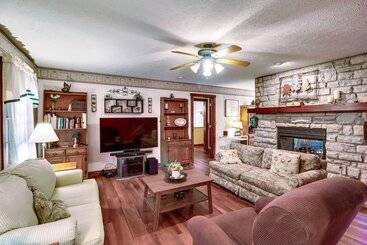 Charming Newark Home < 10 Mi To Buckeye Lake