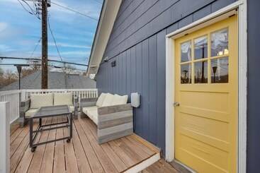 Colorado Springs Home: Balcony W/ Mountain Views!