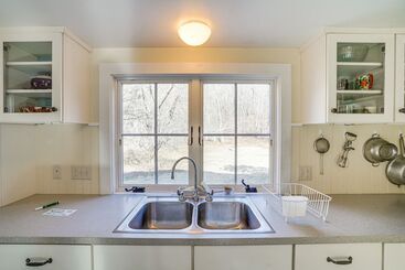 Cozy Berkshires Cottage W/ 11 Private Acres!